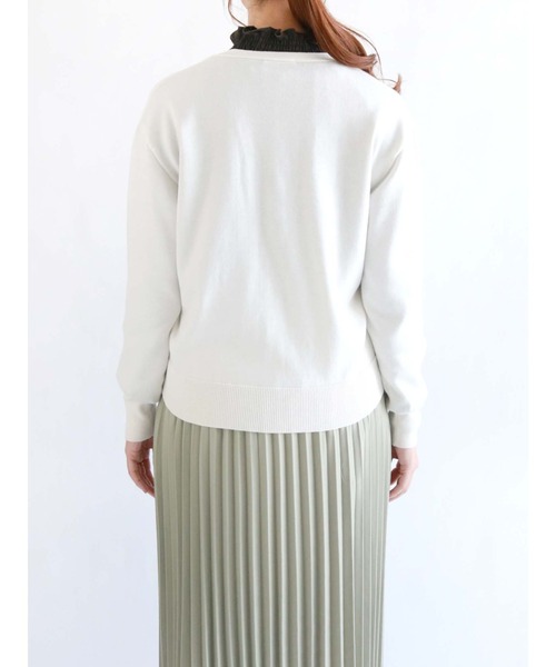 Te chichi（テチチ）の「パールボタンVネックカーディガン（カーディガン/ボレロ・レディース・ベージュ/オフホワイト/ブラック/グレー・ﾌﾘ-）」の8枚目の写真