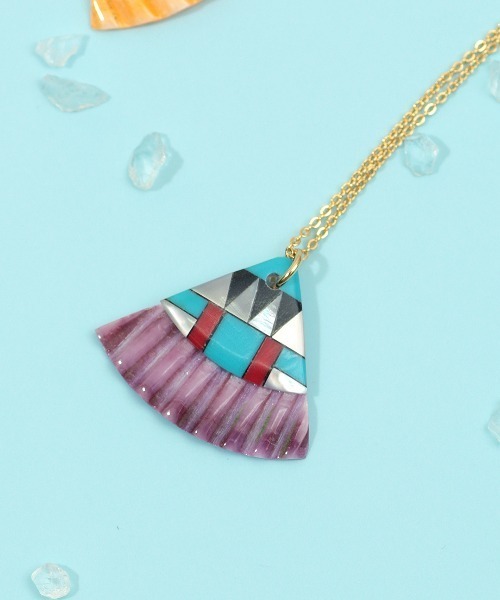 チチカカ(チチカカ)の「リサイクルシェルネックレス(ネックレス・レディース・パープル/イエロー/オレンジ・FREE)」の2枚目の写真