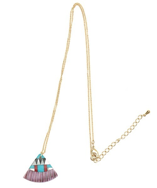 チチカカ(チチカカ)の「リサイクルシェルネックレス(ネックレス・レディース・パープル/イエロー/オレンジ・FREE)」の5枚目の写真