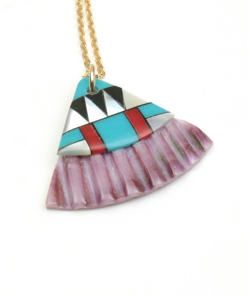 チチカカ(チチカカ)の「リサイクルシェルネックレス(ネックレス・レディース・パープル/イエロー/オレンジ・FREE)」の10枚目の写真