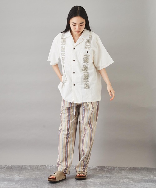 TOBILA（トビラ）の「綿麻インディゴ刺繍オープンカラーシャツユニセックス（シャツ/ブラウス・レディース・ホワイト/ライトブルー/インディゴブルー・M）」の5枚目の写真