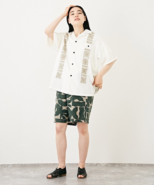 TOBILA（トビラ）の「綿麻インディゴ刺繍オープンカラーシャツユニセックス（シャツ/ブラウス・レディース・ホワイト/ライトブルー/インディゴブルー・M）」の7枚目の写真