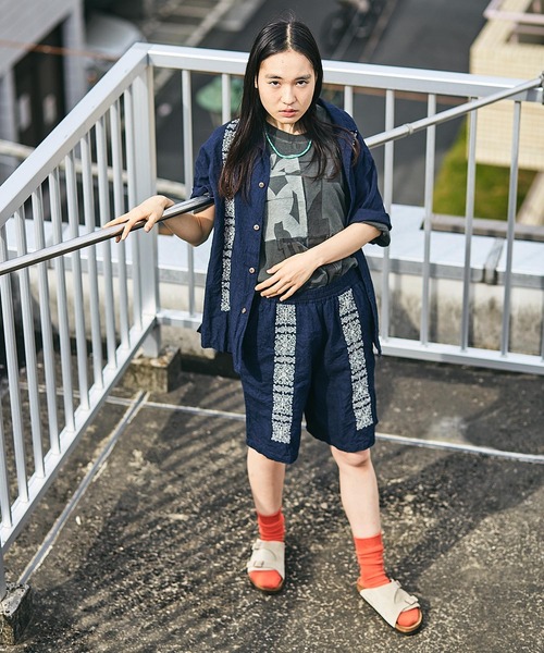 TOBILA（トビラ）の「綿麻インディゴ刺繍オープンカラーシャツ