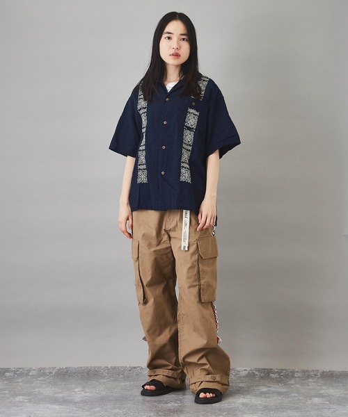 TOBILA（トビラ）の「綿麻インディゴ刺繍オープンカラーシャツユニセックス（シャツ/ブラウス・レディース・ホワイト/ライトブルー/インディゴブルー・M）」の10枚目の写真