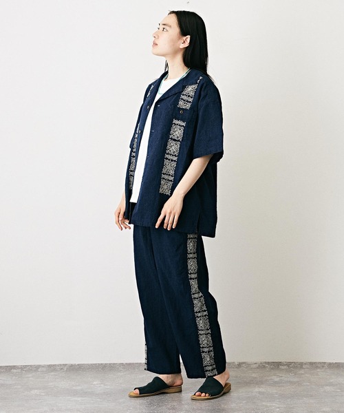 TOBILA（トビラ）の「綿麻インディゴ刺繍オープンカラーシャツユニセックス（シャツ/ブラウス・レディース・ホワイト/ライトブルー/インディゴブルー・M）」の12枚目の写真