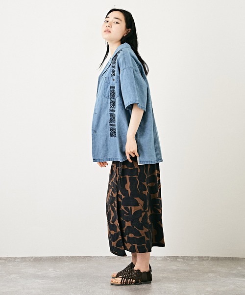 TOBILA（トビラ）の「綿麻インディゴ刺繍オープンカラーシャツユニセックス（シャツ/ブラウス・レディース・ホワイト/ライトブルー/インディゴブルー・M）」の15枚目の写真