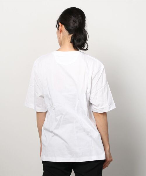 HUGO(ヒューゴ)の「ロゴスローガン リラックスフィット コットンTシャツ(Tシャツ/カットソー・レディース・ホワイト/ブラック・S/M/XS/L)」の4枚目の写真