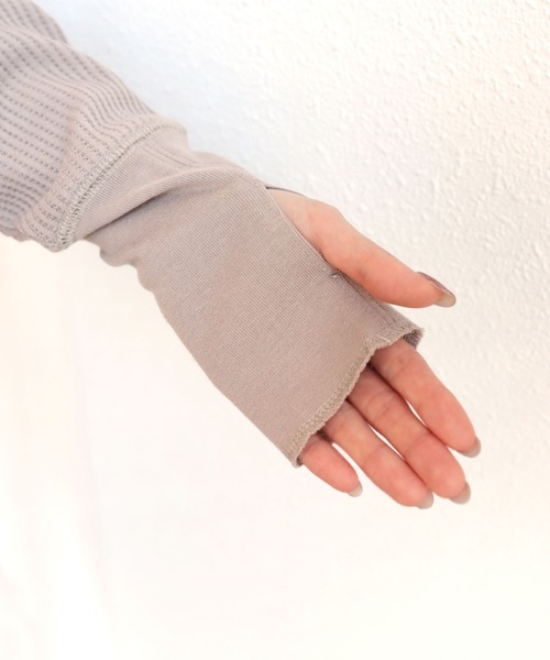 andme（アンドミー）の「ワッフル長袖サムホールサーマルTシャツ（Tシャツ/カットソー・レディース・ブラック/オートミール/チャコールグレー/グレイッシュベージュ/ネイビー/グリーン・M/L）」の16枚目の写真