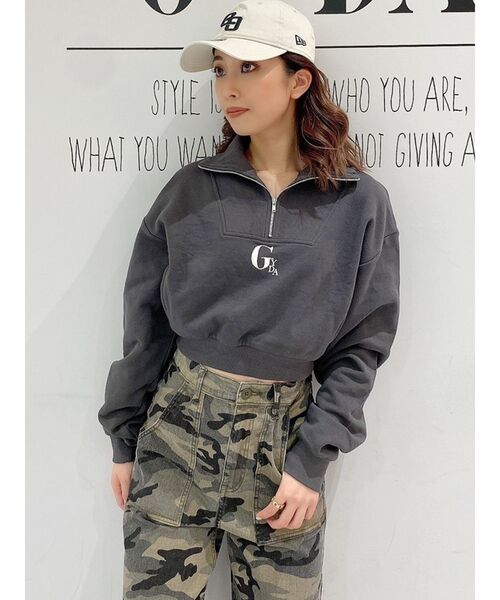 GYDA（ジェイダ）の「ハーフZIPショートスウェットTOPS（ニット/セーター・レディース・チャコールグレー/ベージュ/オフホワイト・FREE）」の14枚目の写真