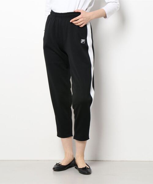 FILA(フィラ)の「<FILA/フィラ>ラインデザインテーパードパンツ(スウェットパンツ・レディース・ピンク系2/カーキ系1/ネイビー系1/ブラック系1/ネイビー系2/ピンク系1/カーキ系2/ブラック系2/サックスブルー系2/サックスブルー系1/ベージュ系2/ベージュ系1・L/LL/M)」の18枚目の写真