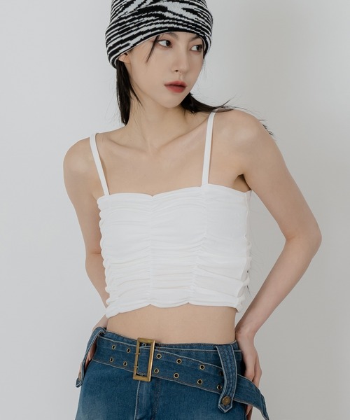 FOLLOWIN(フォロウィン)の「シャーリングクロップドキャミソール(キャミソール・レディース・ブラック/ベージュ/カーキ/アイボリー・FREE)」の15枚目の写真