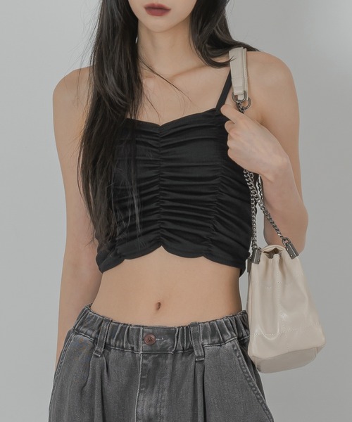 FOLLOWIN(フォロウィン)の「シャーリングクロップドキャミソール(キャミソール・レディース・ブラック/ベージュ/カーキ/アイボリー・FREE)」の21枚目の写真