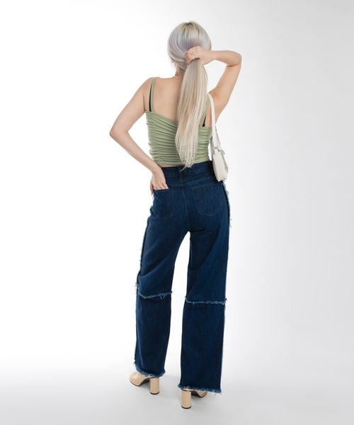 FOLLOWIN(フォロウィン)の「シャーリングクロップドキャミソール(キャミソール・レディース・ブラック/ベージュ/カーキ/アイボリー・FREE)」の18枚目の写真