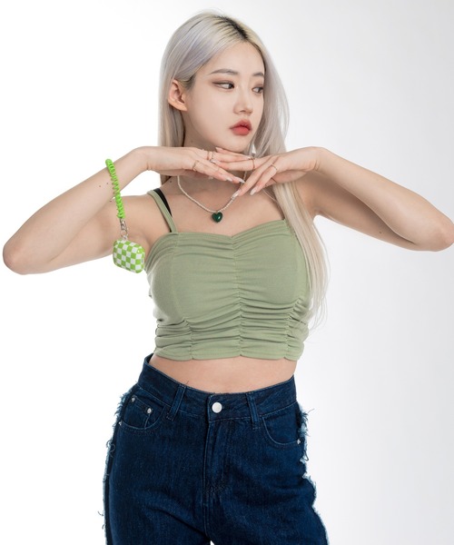 FOLLOWIN(フォロウィン)の「シャーリングクロップドキャミソール(キャミソール・レディース・ブラック/ベージュ/カーキ/アイボリー・FREE)」の9枚目の写真