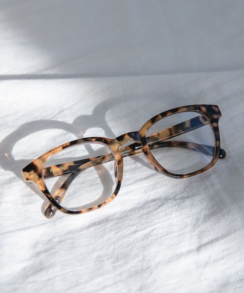 A part by(アパートバイ)の「【UVカット/曇り止め付】フレームメガネ(メガネ・レディース・ブラック/GOLD /ホワイト系その他2/ベージュ/ブラウン/シルバー・FREE)」の4枚目の写真