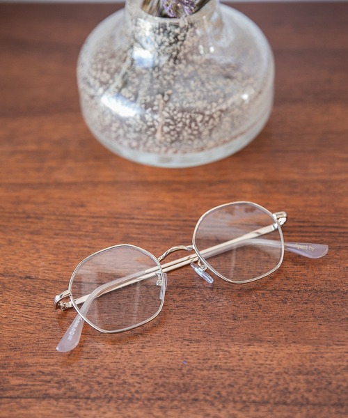 A part by(アパートバイ)の「【UVカット/曇り止め付】フレームメガネ(メガネ・レディース・ブラック/GOLD /ホワイト系その他2/ベージュ/ブラウン/シルバー・FREE)」の6枚目の写真