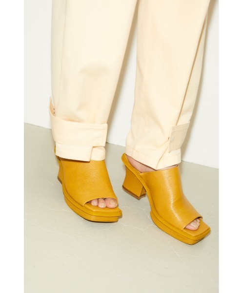 THROW by SLY（スローバイスライ）の「THROW COVERED SANDAL サンダル（サンダル・レディース・イエロー/ブラウン・SMALL/MEDIUM/LARGE）」の4枚目の写真