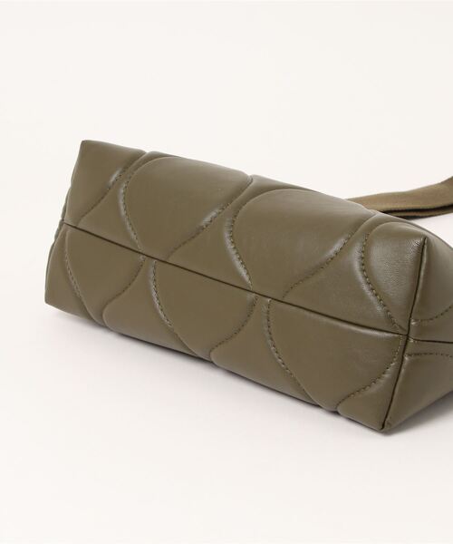 LE VERNIS（ル・ベルニ）の「キルティングクラッチ（クラッチバッグ・レディース・ブラック/カーキ・ONE SIZE）」の4枚目の写真