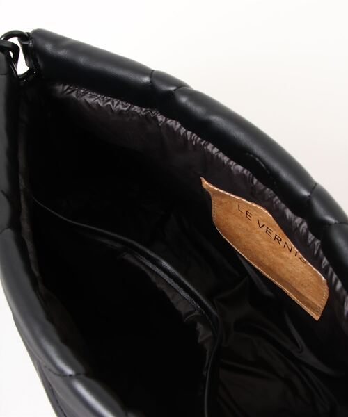 LE VERNIS（ル・ベルニ）の「キルティングクラッチ（クラッチバッグ・レディース・ブラック/カーキ・ONE SIZE）」の7枚目の写真