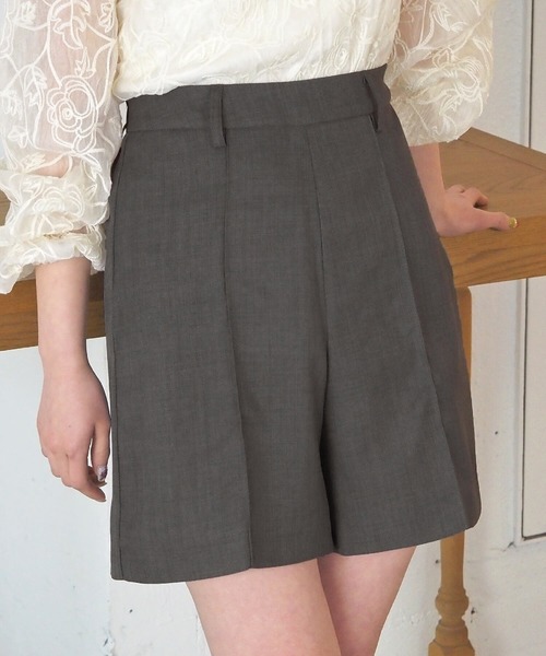 tiptop(ティップトップ)の「【ZOZO限定Sサイズあり】リネンタッチセンタープレスショートパンツ【2サイズ展開/セットアップ対応】(スラックス・レディース・ブラック/アイボリー/ダークオレンジ/グリーン系その他/ダークブラウン/チャコールグレー・S/M)」の3枚目の写真