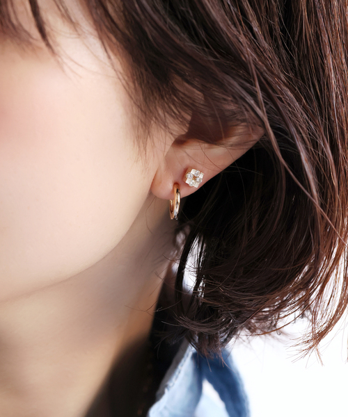 Lilas(リラ)の「4ピースダイヤブロックモチーフピアス K10(両耳)(ピアス(両耳用)・レディース・ゴールド・FREE)」の3枚目の写真