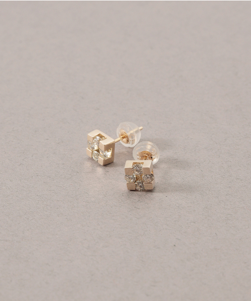 Lilas(リラ)の「4ピースダイヤブロックモチーフピアス K10(両耳)(ピアス(両耳用)・レディース・ゴールド・FREE)」の5枚目の写真