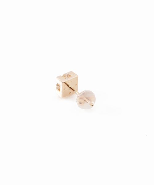 Lilas(リラ)の「4ピースダイヤブロックモチーフピアス K10(両耳)(ピアス(両耳用)・レディース・ゴールド・FREE)」の7枚目の写真