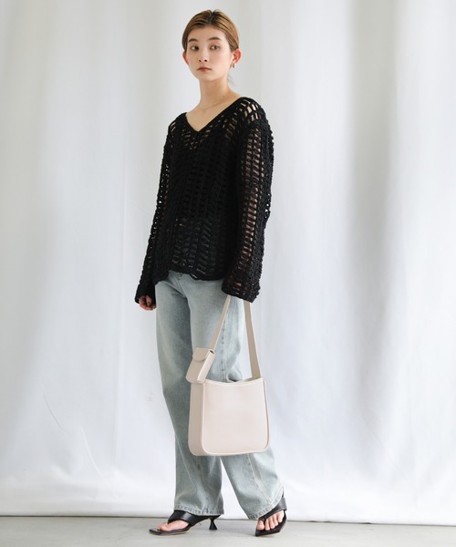 select MOCA（セレクトモカ）の「フェイクレザーポーチ付きスクエアバッグ（ハンドバッグ・レディース・ブラック/アイボリー・FREE）」の3枚目の写真