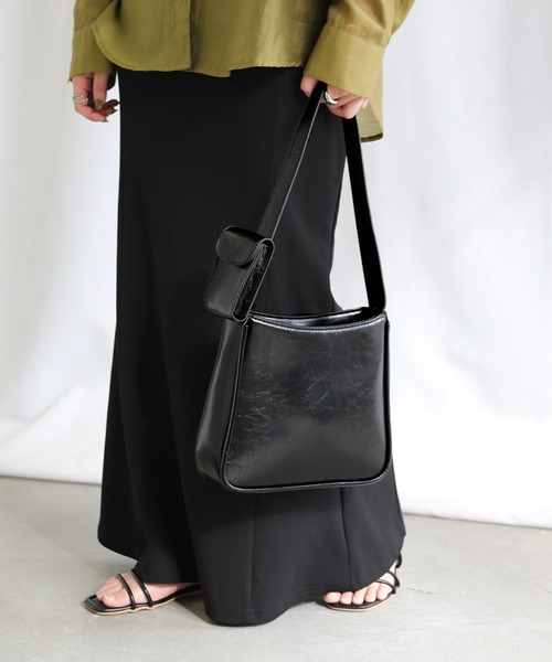 select MOCA（セレクトモカ）の「フェイクレザーポーチ付きスクエアバッグ（ハンドバッグ・レディース・ブラック/アイボリー・FREE）」の9枚目の写真