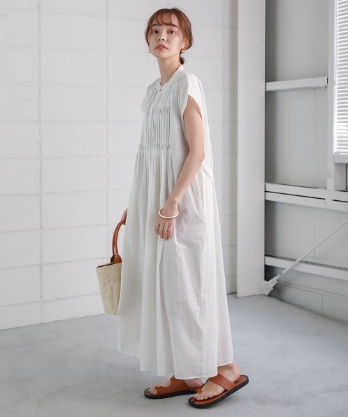 Bab（バブ）の「ねじりピンタックシャツワンピース（シャツワンピース・レディース・ライトグレー/ネイビー/オフホワイト/ピンク/ベージュ系その他・M）」の7枚目の写真