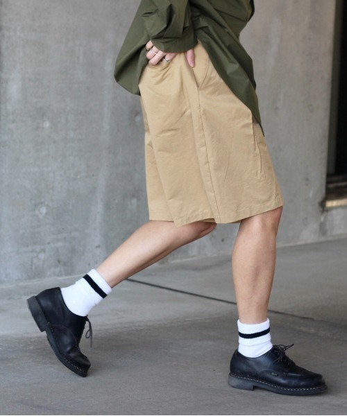 y/m by れぽすけ(イムバイレポスケ)の「センタープレスリラックスショートパンツ(その他パンツ・メンズ・ブラック/ベージュ・LARGE/MEDIUM)」の2枚目の写真