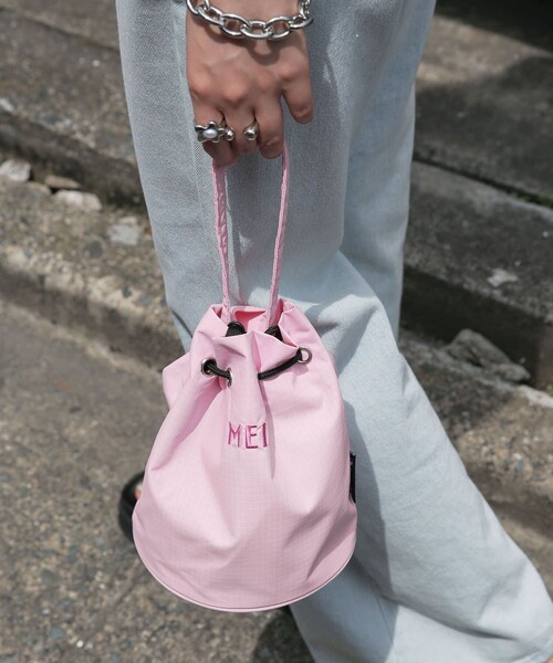 MEI（メイ）の「MEI/メイ Wheel bucket bag/ナイロン巾着バッグ（ショルダーバッグ・レディース・ブラック/ピンク/ブルーグリーン・ONE SIZE）」の3枚目の写真