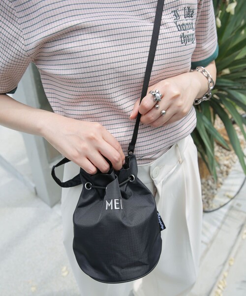 MEI（メイ）の「MEI/メイ Wheel bucket bag/ナイロン巾着バッグ（ショルダーバッグ・レディース・ブラック/ピンク/ブルーグリーン・ONE SIZE）」の19枚目の写真