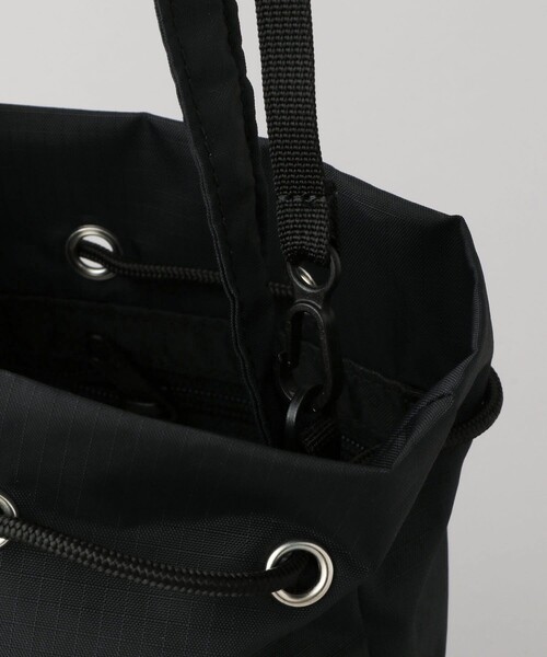 MEI（メイ）の「MEI/メイ Wheel bucket bag/ナイロン巾着バッグ（ショルダーバッグ・レディース・ブラック/ピンク/ブルーグリーン・ONE SIZE）」の11枚目の写真