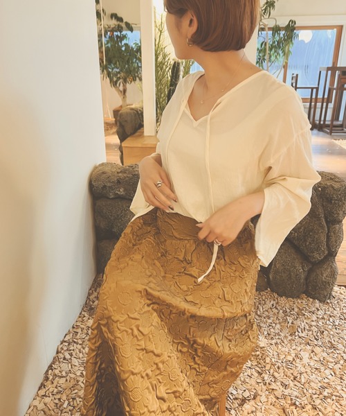 Ambre Neige（アンブルネージュ）の「２WAY楊柳スリットシャツ／【WEB/EC限定商品】（Tシャツ/カットソー・レディース・ダークブラウン/ベージュ/アイボリー・FREE）」の2枚目の写真