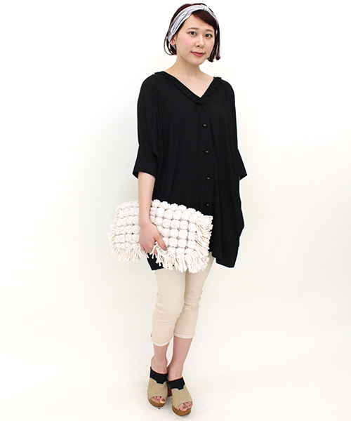 mystic（ミスティック）の「Vフリルガウン（シャツ/ブラウス・レディース・マスタード/ベージュ/オフホワイト/ブラック/カーキ・ﾌﾘ-）」の16枚目の写真