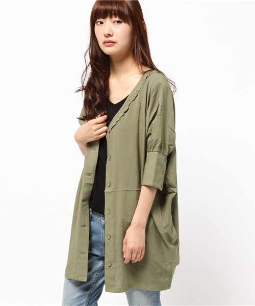 mystic（ミスティック）の「Vフリルガウン（シャツ/ブラウス・レディース・マスタード/ベージュ/オフホワイト/ブラック/カーキ・ﾌﾘ-）」の4枚目の写真