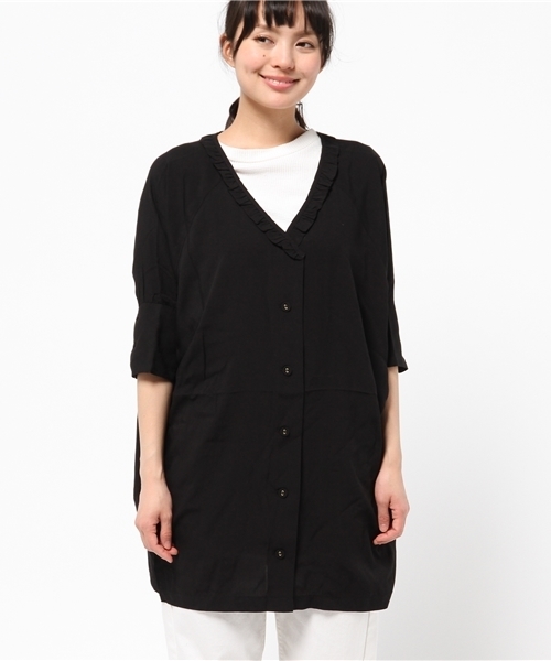 mystic（ミスティック）の「Vフリルガウン（シャツ/ブラウス・レディース・マスタード/ベージュ/オフホワイト/ブラック/カーキ・ﾌﾘ-）」の6枚目の写真