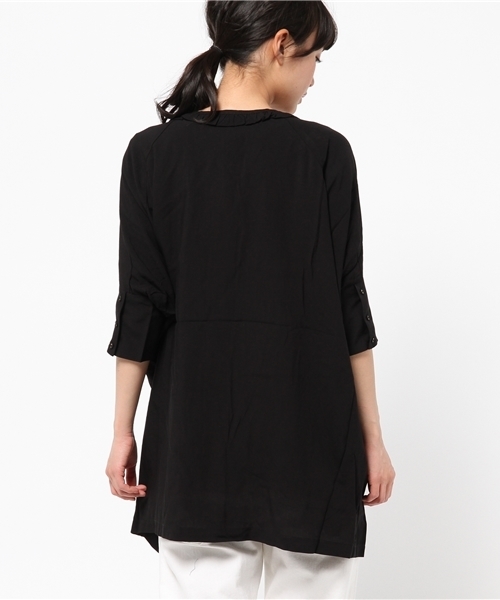 mystic（ミスティック）の「Vフリルガウン（シャツ/ブラウス・レディース・マスタード/ベージュ/オフホワイト/ブラック/カーキ・ﾌﾘ-）」の8枚目の写真