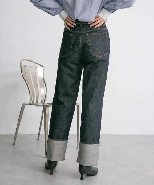 KBF（ケイビーエフ）の「ターンアップストレートデニム（デニムパンツ・レディース・ノンウォッシュ/ホワイト・38/36）」の2枚目の写真