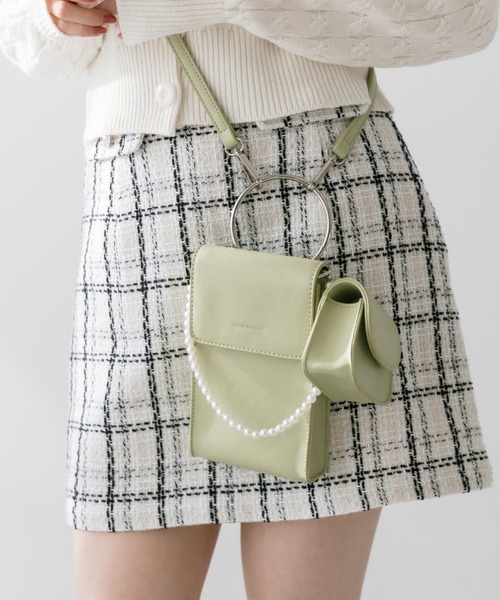 OLIVE des OLIVE（オリーブデオリーブ）の「【WEB限定】リング付きスマホショルダー（ショルダーバッグ・レディース・ピンク/ライム/アイボリー/ブラック・FREE）」の3枚目の写真