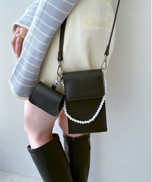 OLIVE des OLIVE（オリーブデオリーブ）の「【WEB限定】リング付きスマホショルダー（ショルダーバッグ・レディース・ピンク/ライム/アイボリー/ブラック・FREE）」の2枚目の写真