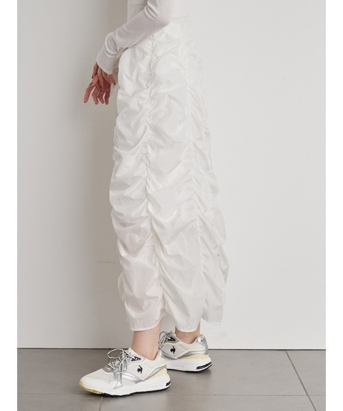 emmi(エミ)の「【emmi atelier】フロントジップシャーリングスカート(スカート・レディース・ブラック/ホワイト・1/0)」の13枚目の写真