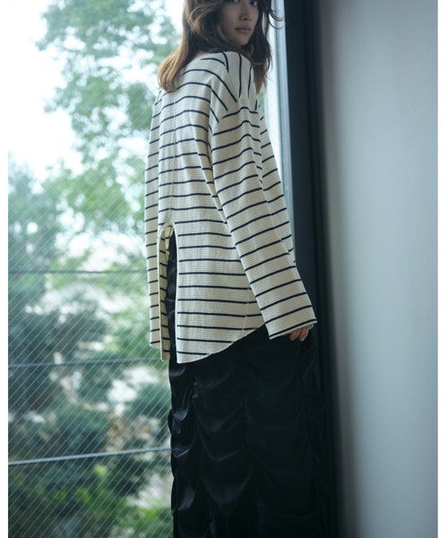 emmi(エミ)の「【emmi atelier】フロントジップシャーリングスカート(スカート・レディース・ブラック/ホワイト・1/0)」の4枚目の写真