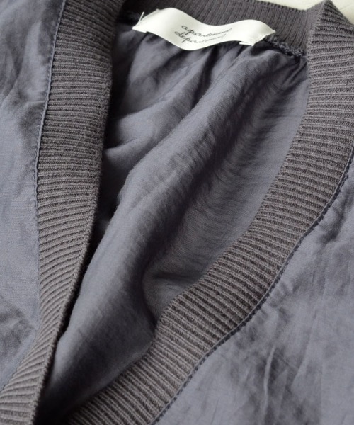 apartment department（アパートメントデパートメント）の「シアー素材 リブニット Vネックカーディガン（カーディガン/ボレロ・レディース・ライトグリーン/ブルーグレー・M）」の8枚目の写真