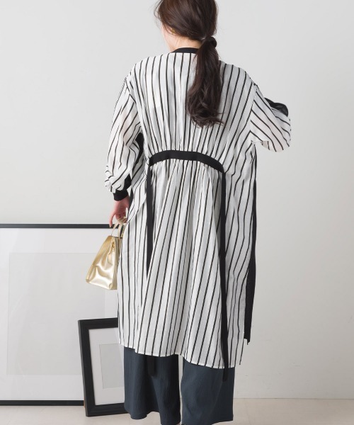 FURRY（ファーリー）の「ニット×布帛切替カーデワンピース（ワンピース・レディース・ネイビー/グレイッシュベージュ/ブラック・FREE）」の2枚目の写真