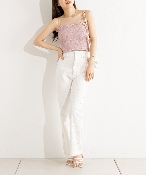 Chico（チコ）の「パット付シャーリングチューブトップ（チューブトップ・レディース・アイボリー/ホワイト系その他2/ブルー/ブラック/ピンク/ブラウン/イエロー/ダークグレー・FREE）」の13枚目の写真