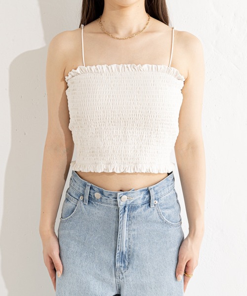 Chico（チコ）の「パット付シャーリングチューブトップ（チューブトップ・レディース・アイボリー/ホワイト系その他2/ブルー/ブラック/ピンク/ブラウン/イエロー/ダークグレー・FREE）」の16枚目の写真