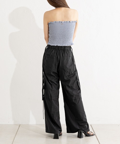 Chico（チコ）の「パット付シャーリングチューブトップ（チューブトップ・レディース・アイボリー/ホワイト系その他2/ブルー/ブラック/ピンク/ブラウン/イエロー/ダークグレー・FREE）」の9枚目の写真