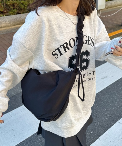 CLEA(クレア)の「ドローコードショルダー2WAYムーンバッグ(ショルダーバッグ・レディース・アイボリー/グリーン/ブルー/ブラック・FREE)」の3枚目の写真